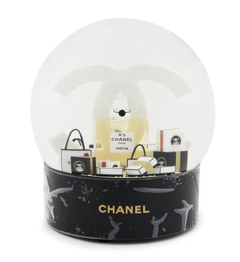 boule a neige chanel 2019|Sold Price: CHANEL (2019) Rare et importante BOULE À NEIGE .